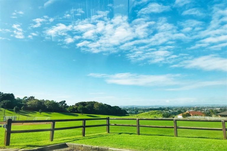 Photo of property in 15 Domain Lane, Mangere Bridge, Auckland, 2022