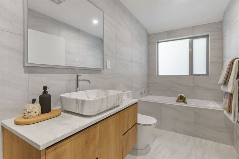 Photo of property in 35c Corunna Road, Milford, Auckland, 0620