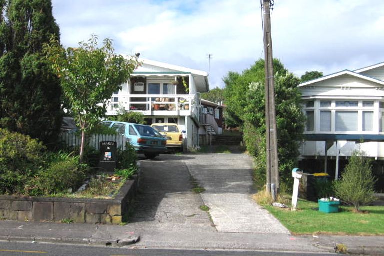 Photo of property in 1/112a View Road, Sunnyvale, Auckland, 0612