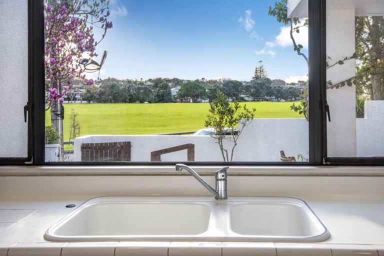 Photo of property in 2/72 Wairoa Road, Narrow Neck, Auckland, 0624