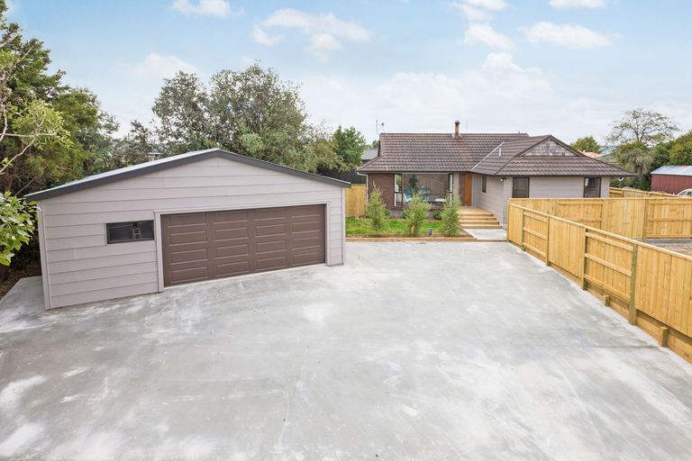 Photo of property in 140 Roberts Line, Kelvin Grove, Palmerston North, 4414