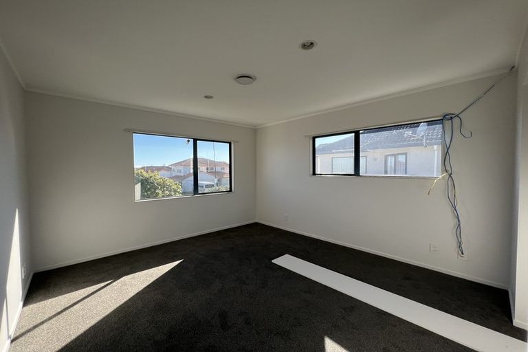 Photo of property in 5 Macadamia Close, Goodwood Heights, Auckland, 2105