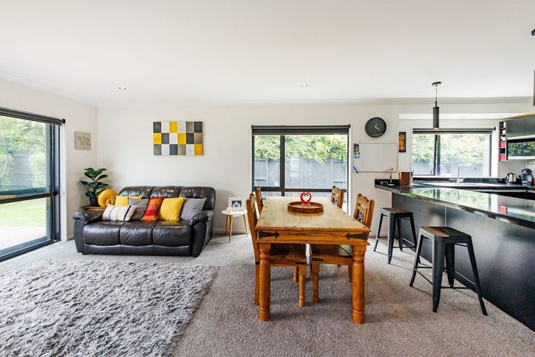 Photo of property in 5 D'urville Place, Kelvin Grove, Palmerston North, 4414