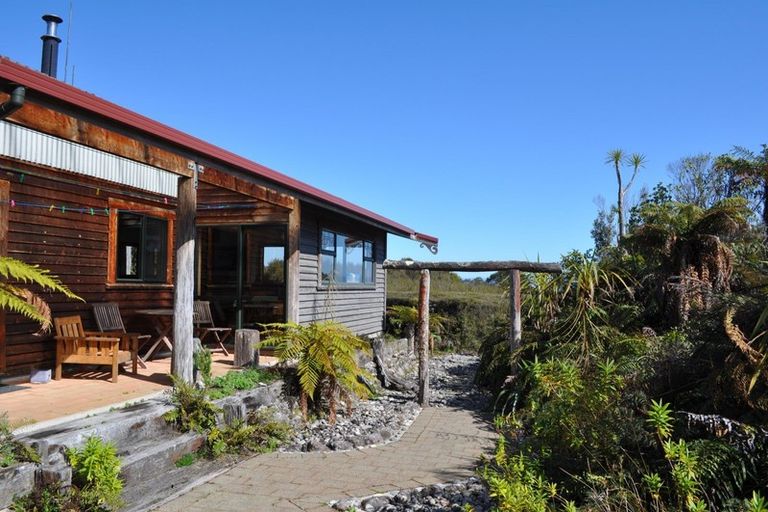 Photo of property in Beaconstone Eco Lodge, 115 Birds Ferry Road, Virgin Flat, Cape Foulwind, 7892