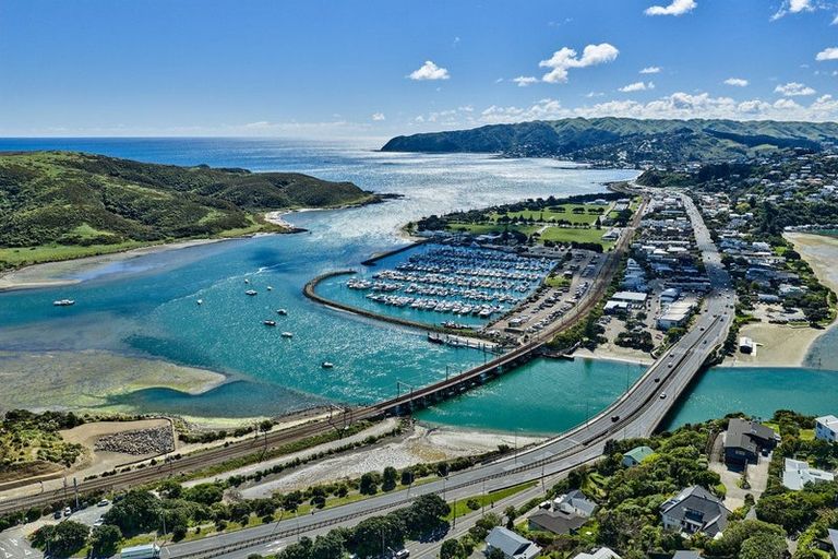 Photo of property in 8 Kiriwai Road, Paremata, Porirua, 5024