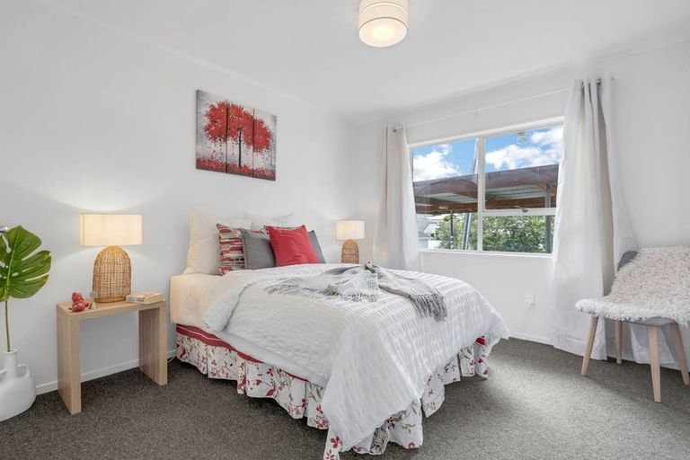Photo of property in 1/11 Alston Avenue, Kelston, Auckland, 0602