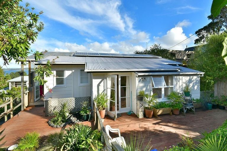 Photo of property in 8 Hillside Crescent, Leigh, 0985