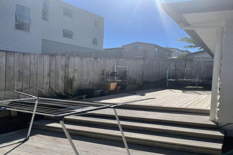 Photo of property in 30 Namsan Close, Fairview Heights, Auckland, 0632