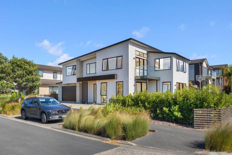 Photo of property in 13 Caldera Drive, Long Bay, Auckland, 0630