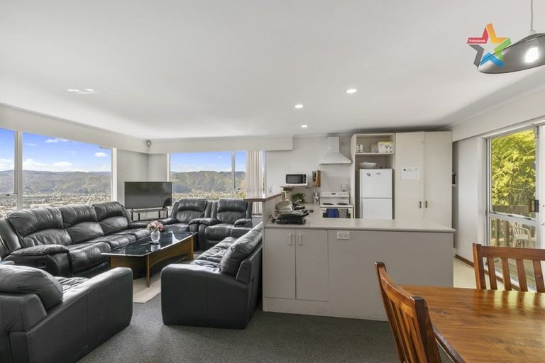 Photo of property in 89 Miromiro Road, Normandale, Lower Hutt, 5010