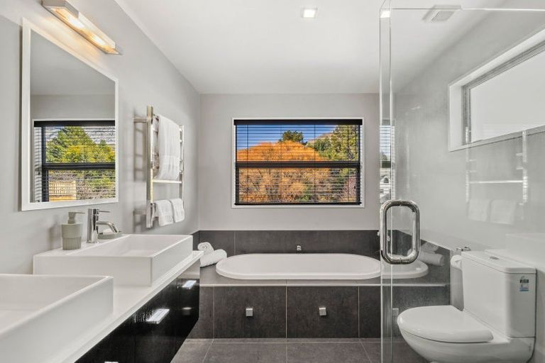 Photo of property in 73 Oregon Drive, Kelvin Heights, Queenstown, 9300