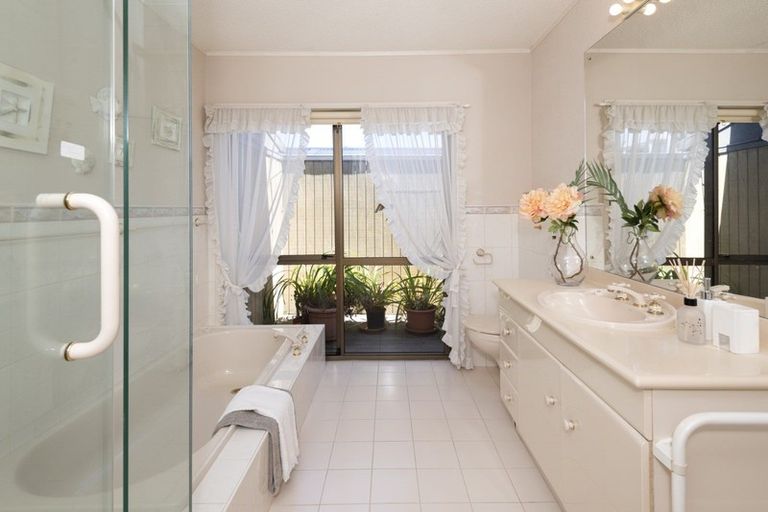 Photo of property in 5 Falstaff Place, Half Moon Bay, Auckland, 2012