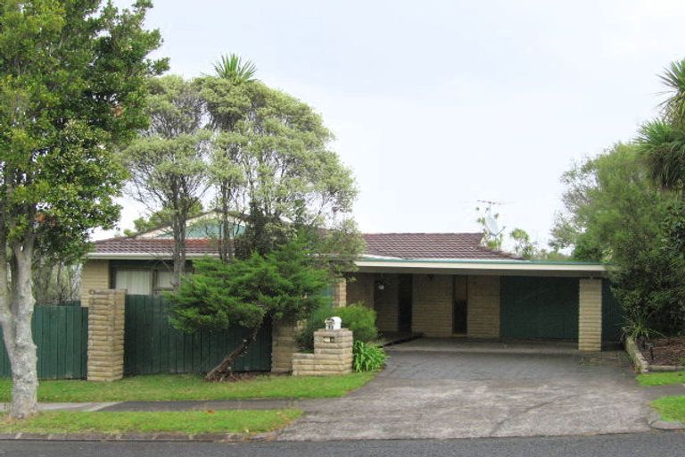 Photo of property in 13 Curacao Place, Half Moon Bay, Auckland, 2012