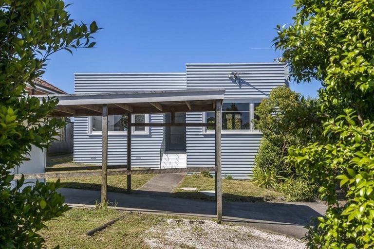 Photo of property in 1/10 Coronation Street, Belmont, Auckland, 0622