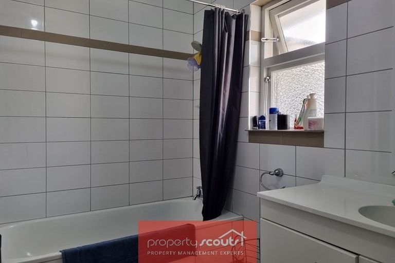 Photo of property in 39 Breakwater Road, Moturoa, New Plymouth, 4310