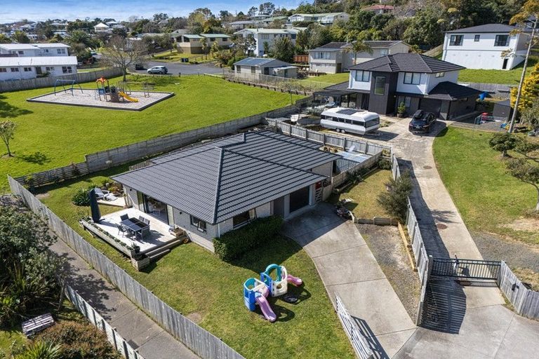 Photo of property in 9 St Julia Court, Helensville, 0800