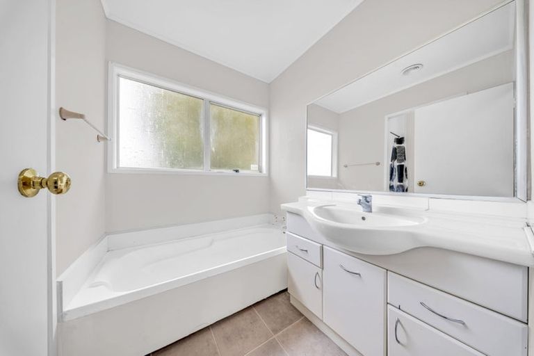 Photo of property in 15 Kindergarten Drive, Conifer Grove, Takanini, 2112