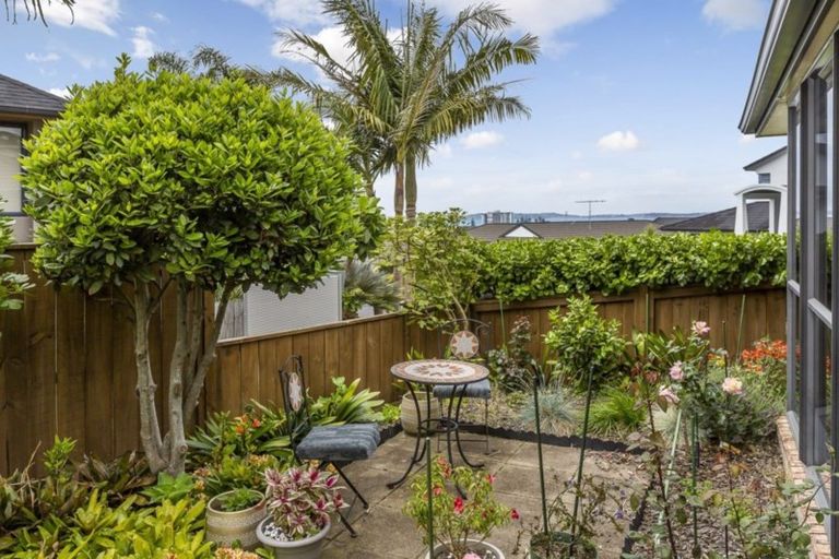 Photo of property in 1 The Ritz, Orewa, 0931