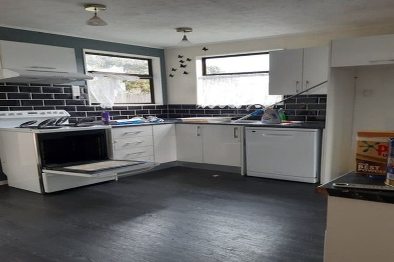 Photo of property in 142 Mark Avenue, Grenada Village, Wellington, 6037