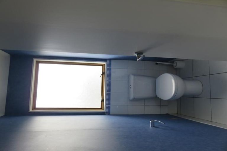 Photo of property in 102 Churton Drive, Churton Park, Wellington, 6037