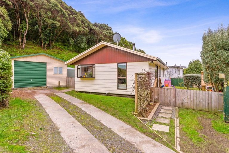 Photo of property in 37 Ruahine Street, Paraparaumu, 5032