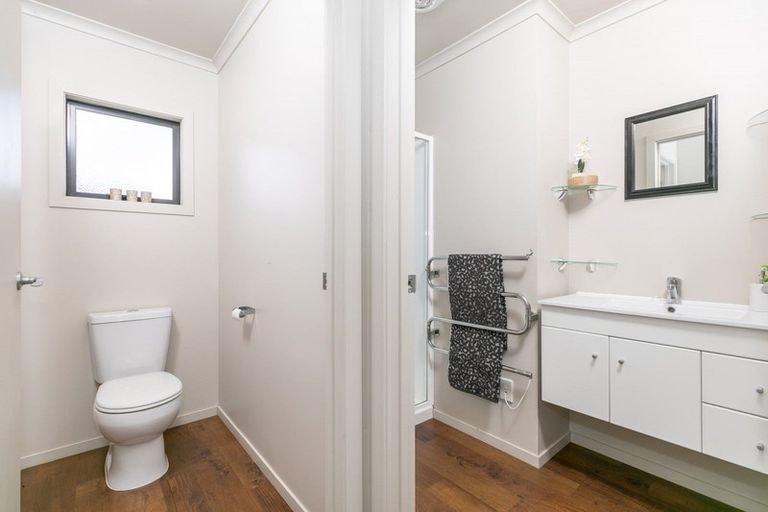 Photo of property in 24 Pointon Glade, Grandview Heights, Hamilton, 3200