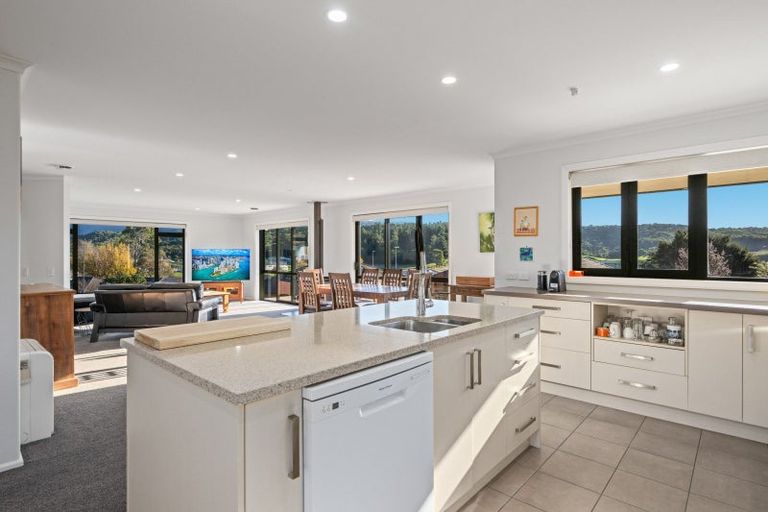 Photo of property in 10 Pukeko Place, Picton, 7220