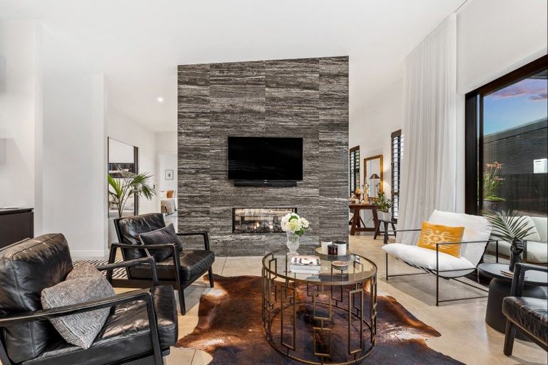 Photo of property in 72 Point Wells Road, Point Wells, 0986