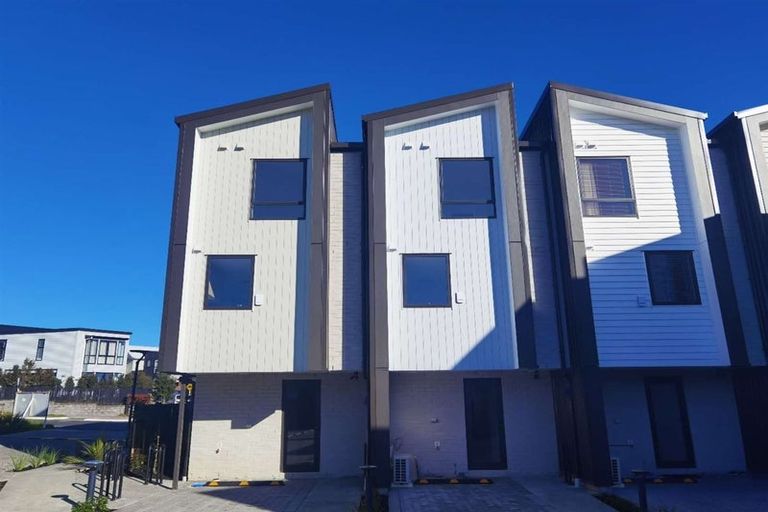 Photo of property in 5/32a Westgate Drive, Massey, Auckland, 0614