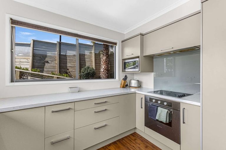 Photo of property in 23 York Crescent, Westown, New Plymouth, 4310