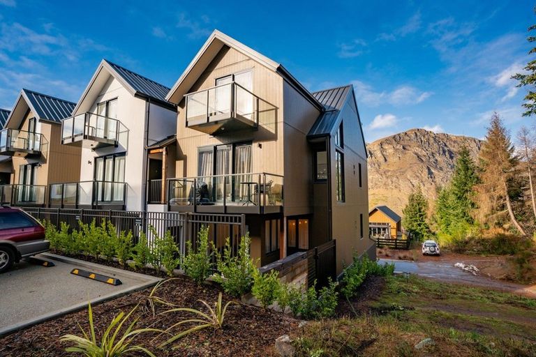 Photo of property in 1/30 Bullendale Drive, Arthurs Point, Queenstown, 9371