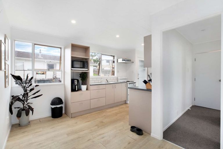 Photo of property in 68 Awaroa Road, Sunnyvale, Auckland, 0612