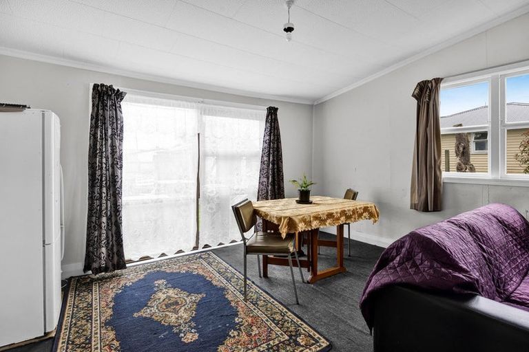 Photo of property in 407 Waihi Road, Normanby, Hawera, 4614