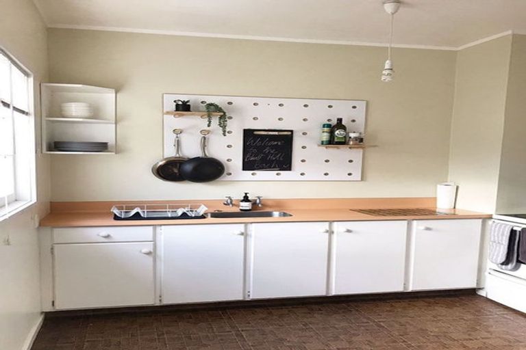 Photo of property in 8 Hadfield Terrace, Bluff Hill, Napier, 4110