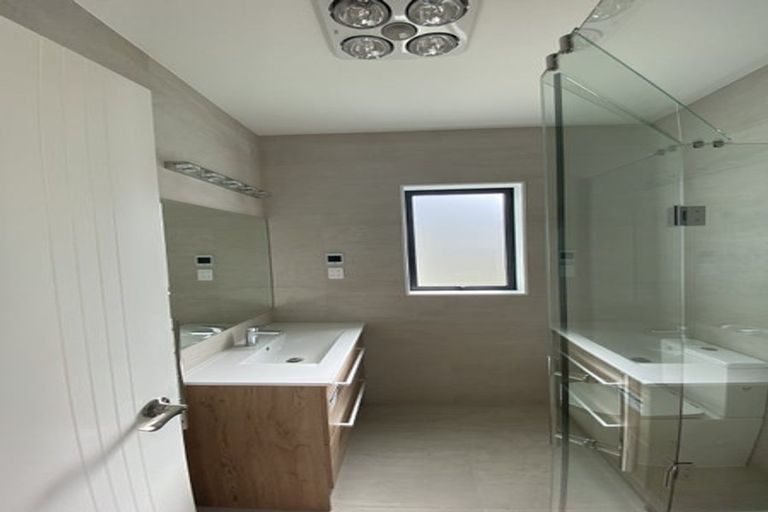 Photo of property in 30 Godfrey Drive, Orewa, 0931