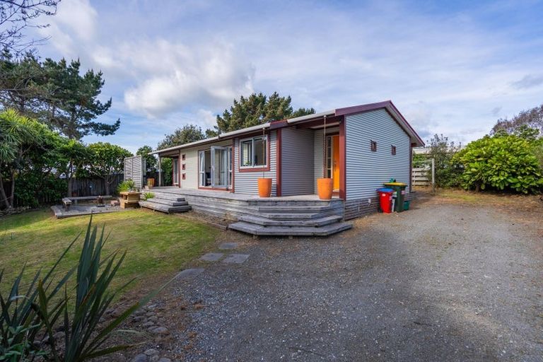 Photo of property in 52 Rutherford Drive, Waikanae Beach, Waikanae, 5036