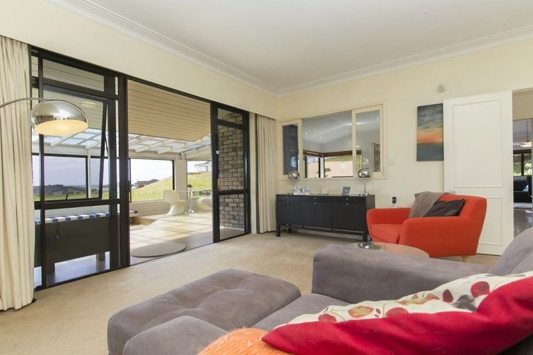 Photo of property in 115 Hillcrest Road, Hatfields Beach, Orewa, 0931
