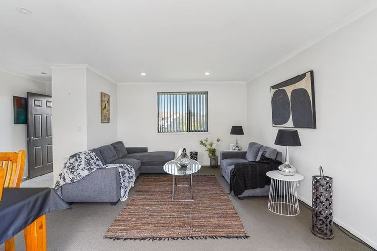 Photo of property in 74 Pitt Avenue, Clendon Park, Auckland, 2103