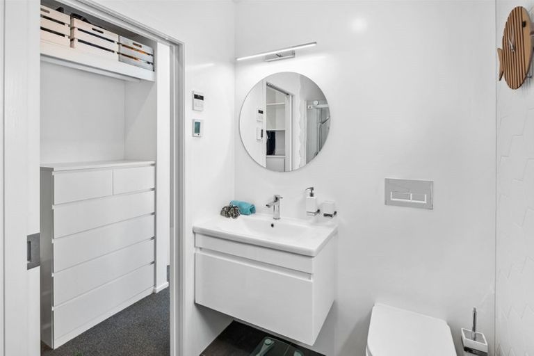 Photo of property in 221 Houghton Bay Road, Houghton Bay, Wellington, 6023