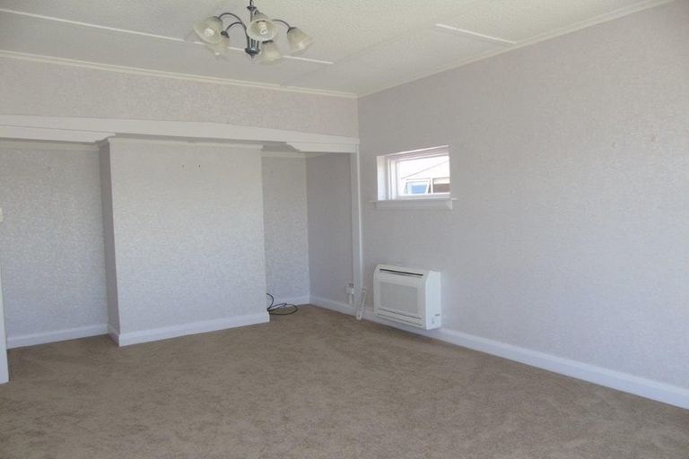 Photo of property in 77 Houghton Bay Road, Houghton Bay, Wellington, 6023