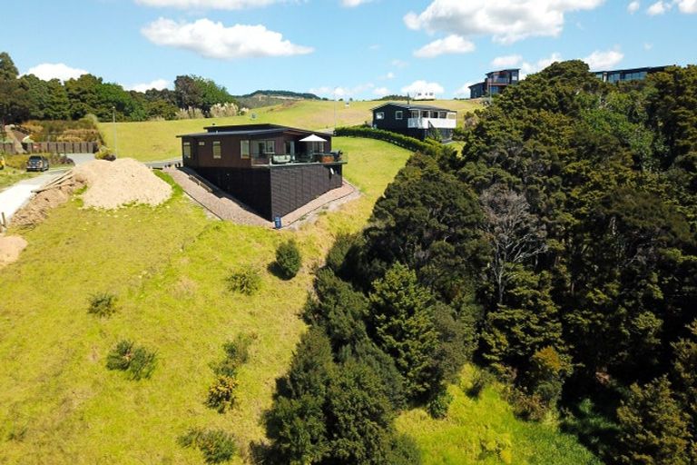 Photo of property in 13 Starlight Place, Langs Beach, 0582