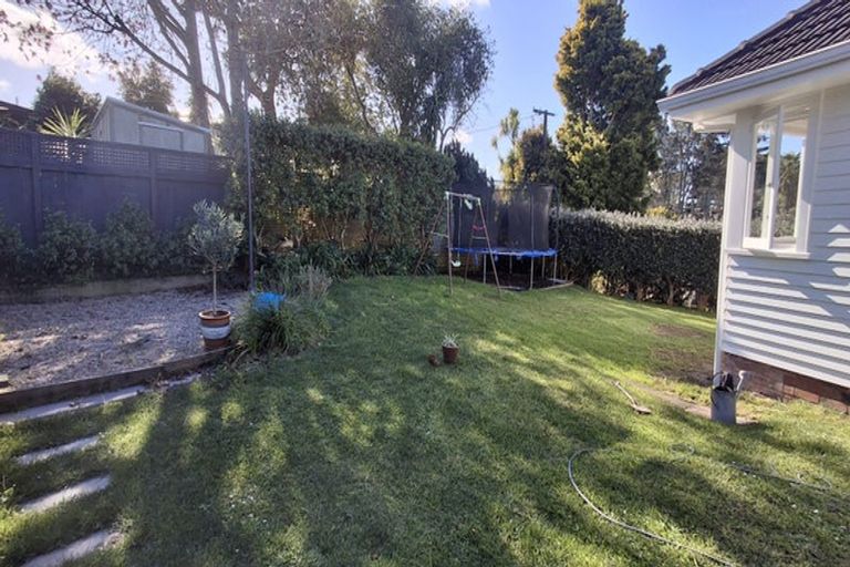 Photo of property in 117 Tiroroa Avenue, Te Atatu South, Auckland, 0610