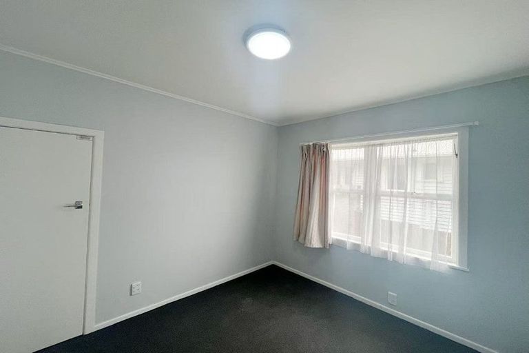 Photo of property in 9 Reiman Street, New Lynn, Auckland, 0600
