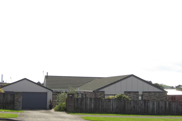 Photo of property in 15 Poplar Grove, Whalers Gate, New Plymouth, 4310