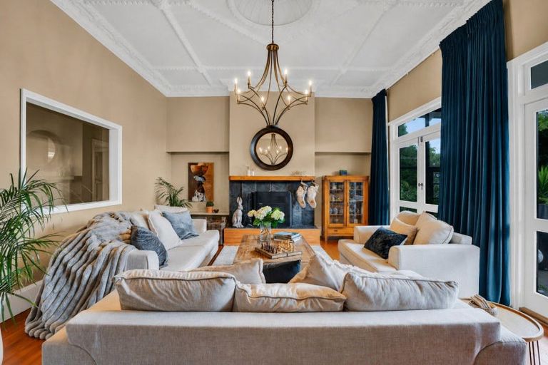 Photo of property in 18 Ridge Lane, New Plymouth, 4310