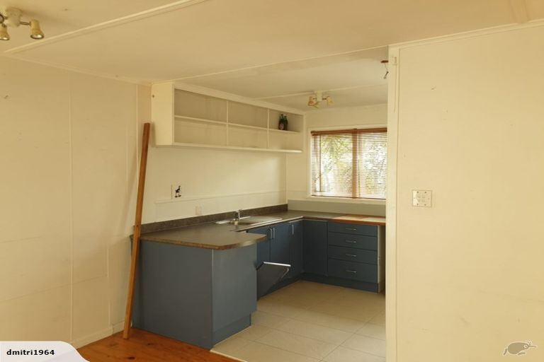 Photo of property in 2 Holly Street, Avondale, Auckland, 1026