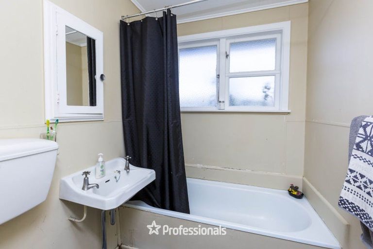 Photo of property in 1/33 Ward Street, Trentham, Upper Hutt, 5018