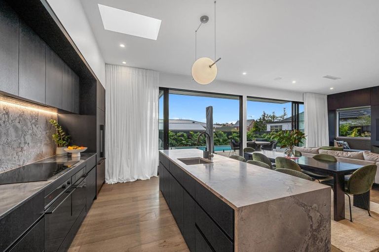 Photo of property in 23 Otakau Road, Milford, Auckland, 0620