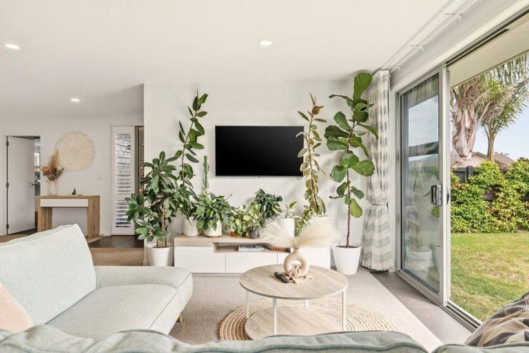 Photo of property in 11 Coutts Street, Papamoa Beach, Papamoa, 3118