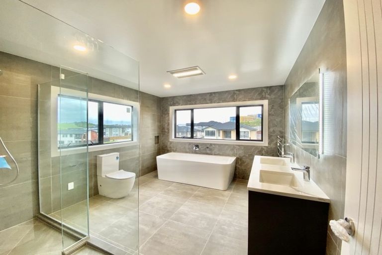 Photo of property in 27 Colliston Rise, Pinehill, Auckland, 0632